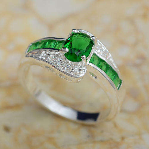 Emerald White Topaz Gemstone Silver 925 Ring Size 7